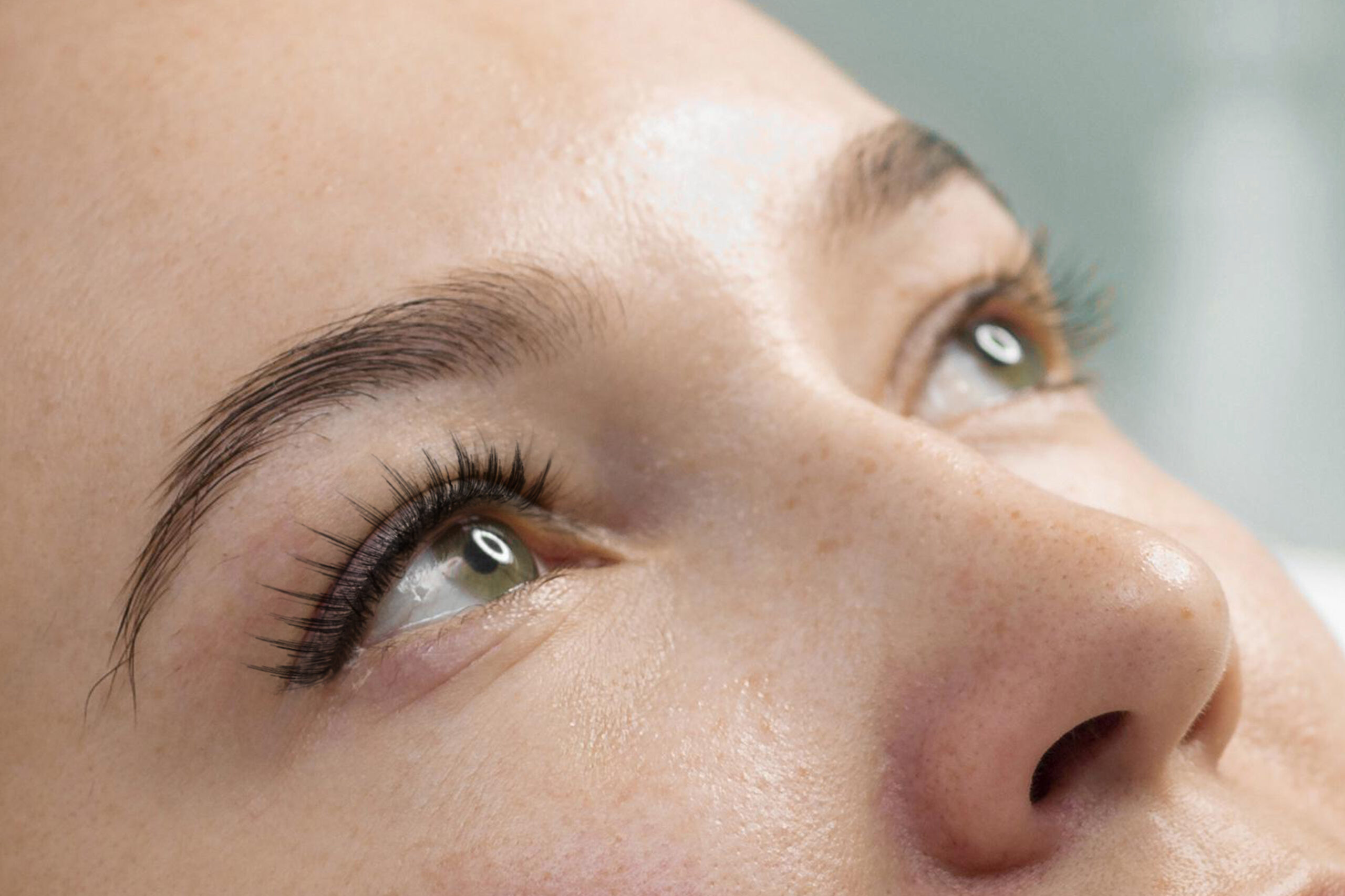 woman-with-eyelashes-extension-side-view woman-with-eyelashes-extension-side-view